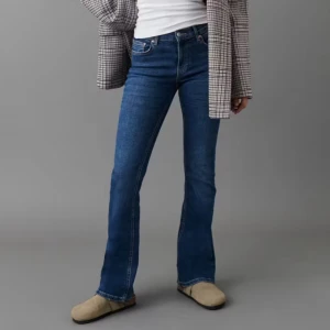 bootcut jeans - Blå jeans från gina, står att dem ska va lowaist men skulle säga att de är midwaist❤️