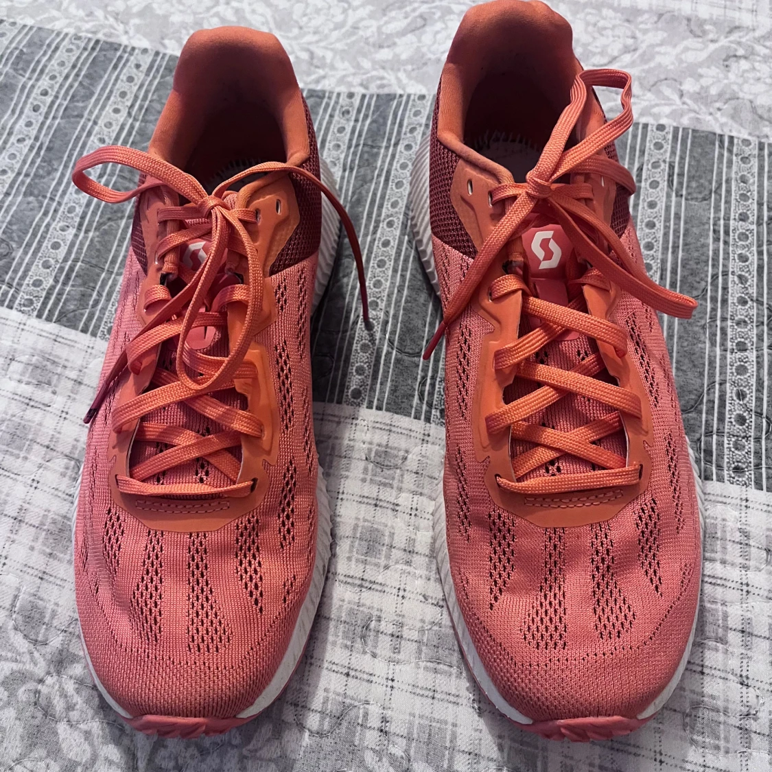 Orange träningsskor från Scott