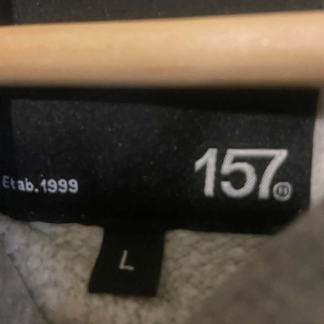 Grå hoodie från 157 - 2