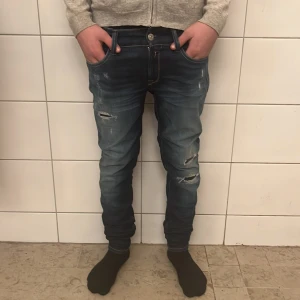 Replay jeans  - Tja säljer dessa feta par replay jeans, skick bra inga defekter, nypris runt 1299kr, men säljer dom bara för 349, skicka ett pm om du har nån fundering. Fast pris!