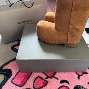 Balenciaga Alaska boots  - Great condition, except one major defect. The balenciaga logo in the bag faded. My pants were wet, and they were rubbing against the back of the boot, causing the logo to fade unfortunately. Size 40 but fits 41. (Suppose to size down 1 size) Dm for more pictures 