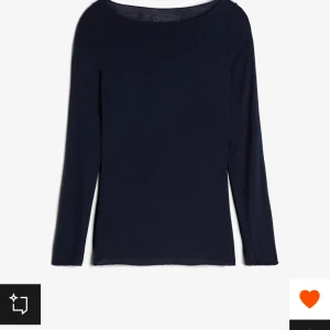 Mörkblå intimissimi tröja - använd men bra skick