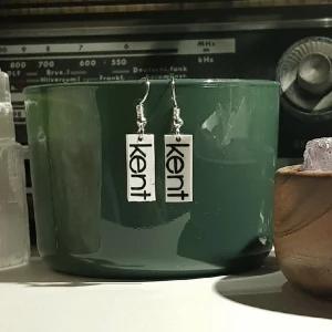 kent-örhängen - TRYCK INTE PÅ ”KÖP NU”❗️❗️❗️Handgjorda kent-örhängen! 120 kr inkl frakt🤗 Finns 12 par för tillfället så först till kvarn!! Betalning via Swish! postbevis får du såklart! Skicka gärna ett privat meddelande😊 