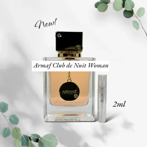 Ny! Armaf Club de Nuit Woman 2ml - Säljer en 2ml provflaska av Armaf Club de Nuit Woman. Perfekt för att testa den lyxiga doften innan du köper en större flaska. Flaskan är liten och smidig, lätt att ta med i väskan. Doften är elegant och passar både till vardags och fest. Perfekt för dig som älskar att prova nya parfymer!