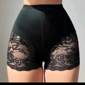 Shaping trosor NYA - Superfina trosor med shaping effekt. Helt nya! Storlek S men passar nog xs-m beroende på hur man är byggd! 🩷😊