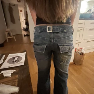 Lowwaist bootcut jeans - Ett par ursnygga jeans som tyvärr är för små för mig! Min kompis på bilden, pris går att diskutera vid snabb affär. Skriv vid frågor.