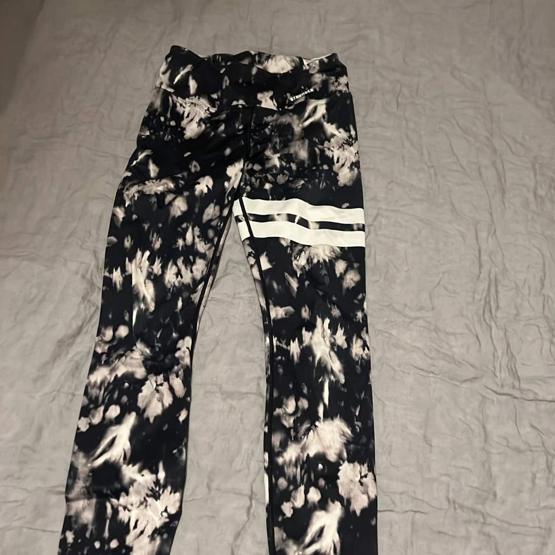 Stronger träningsbyxor säljes