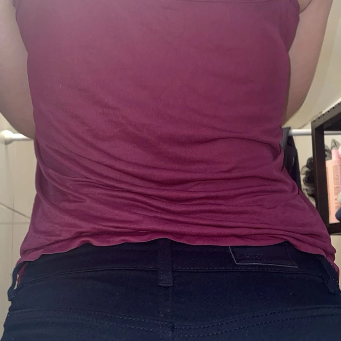 Vinröd ärmlös topp med spetsdetaljer - 90