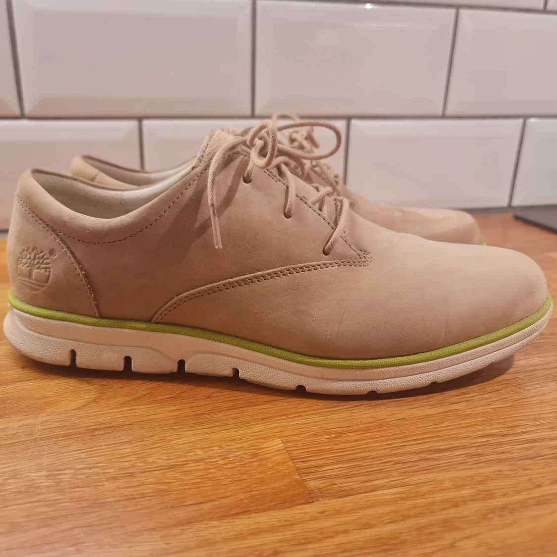Beiga sneakers från Timberland - som nya - 90