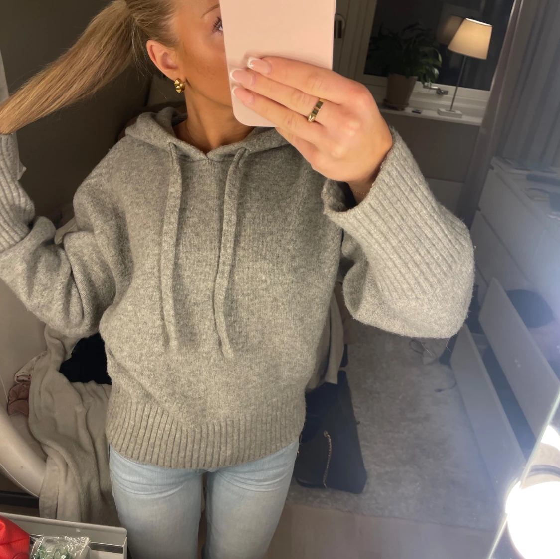 Grå stickad hoodie - 91