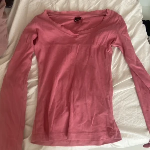 Tröja - En tröja från gina tricot som är köpt för flera år tillbaka 