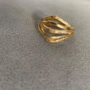 Safira ring!  - Endast använd vid 1 tillfälle!  9 gram vikt  Märkning i ring med Safira 925 Ask och påse medföljer