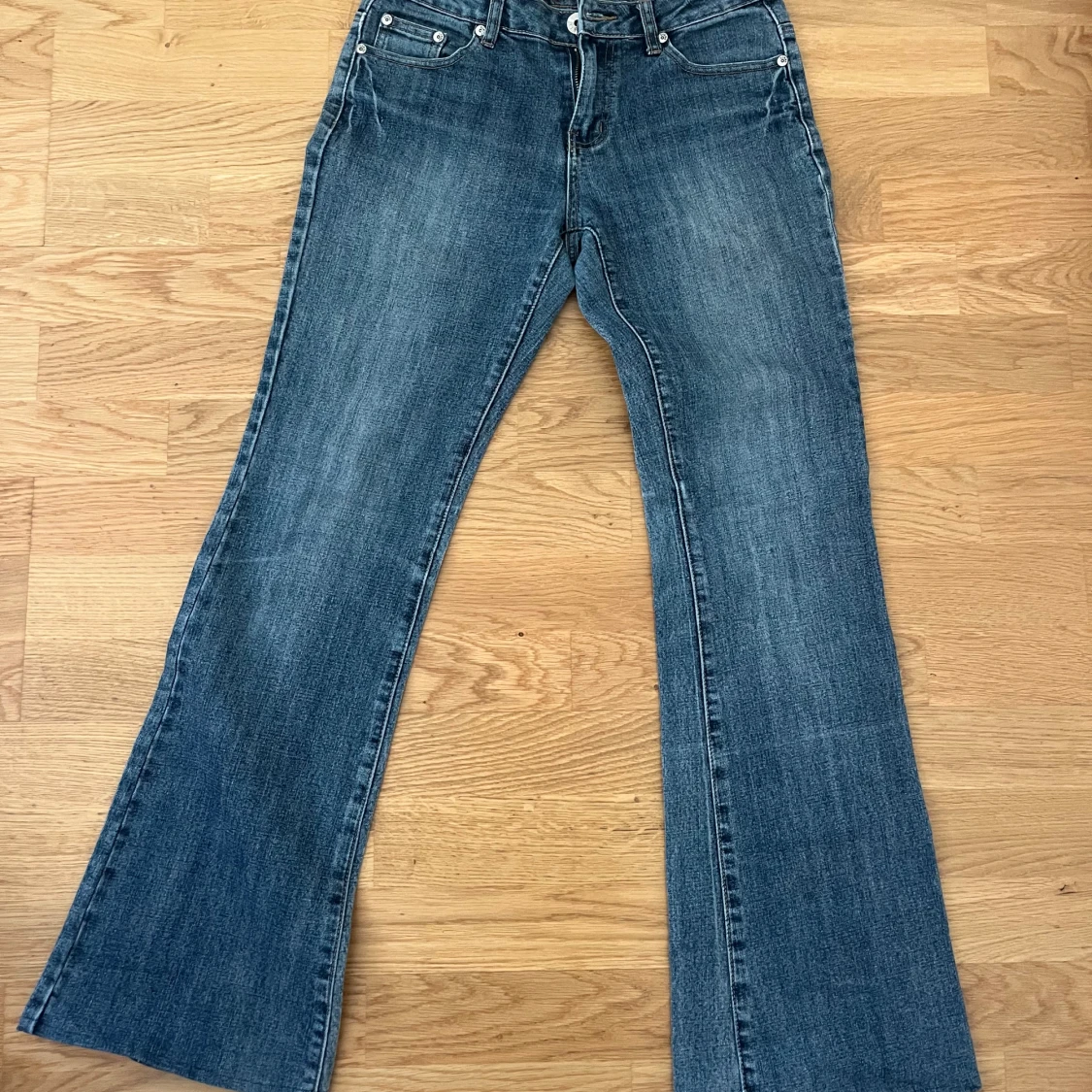Blå bootcut jeans - 90