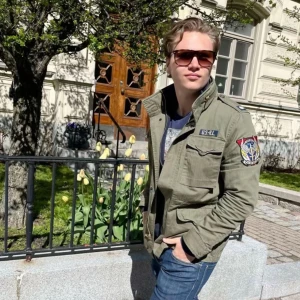 Ralph Lauren field jacket - Eftertraktad Ralph Lauren militär field jacket | skick syns på bilder | storlek S | qr kod för äktighet | kom med bud och tveka inte på att ställa frågor | högst bud samt snabb affär prioriteras!