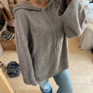 Stickad hoodie - SUPER snygg!! Tryck gärna på köp nu💕💕