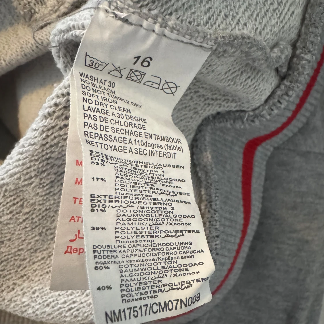 Grå hoodie från Levi's strl: 16 år - 93