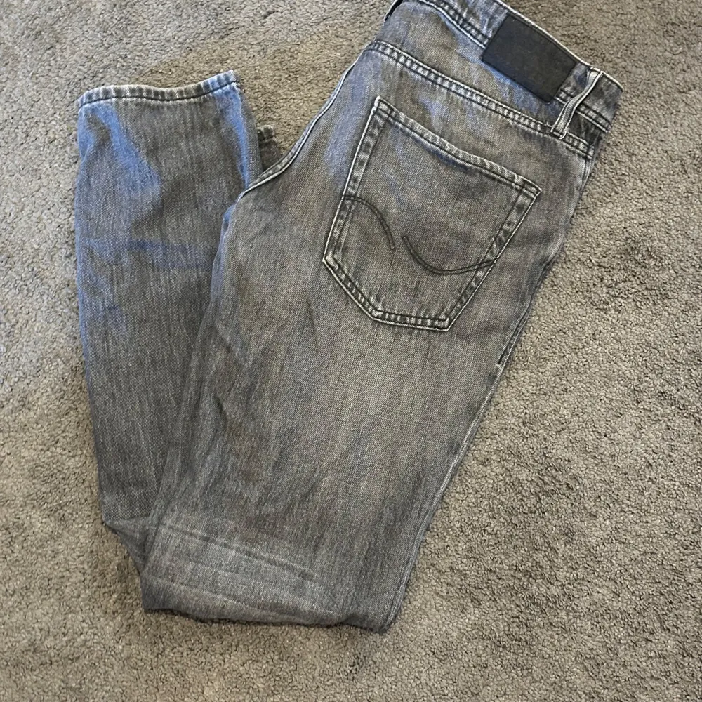 32/32, Bra skick   bara att skriva ifall frågor . Jeans & Byxor.