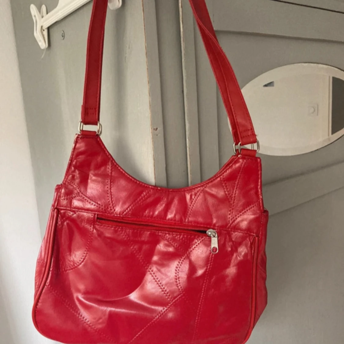 Röd axelväska  - 90