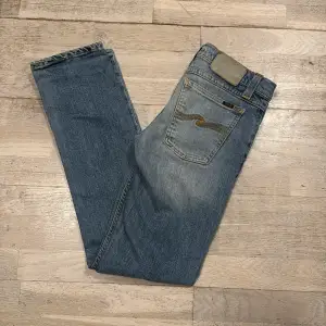 Ett par snygga jeans från Nudie  I storlek W28 L32  