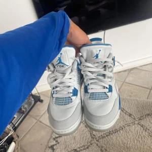 Jordan 4 - Military blue 