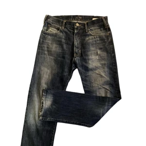 Armani jeans - Straight legged fit, clean wash. Bra skick!