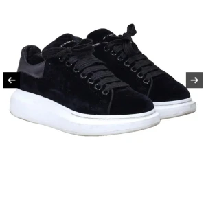 Alexander McQueen - Säljer mina älskade skor, använda men bra skick, köpt för 5tusen ungefär säljer för 1000kr