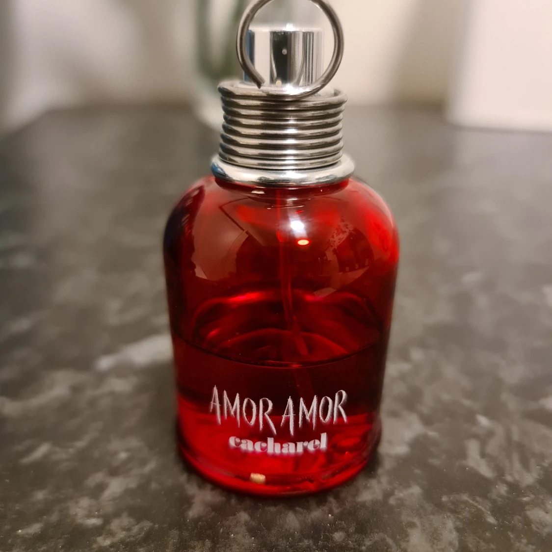 Amor Amor parfym från Cacharel