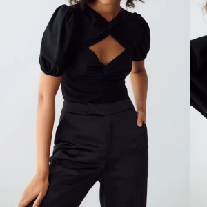 Isa topp gina tricot - Köpt secondhand men i superfint skick och inga defekter. Använd 1 gång av mig. Strl M men passar mig som vanligtvis har XS/S. Skriv för fler bilder🖤