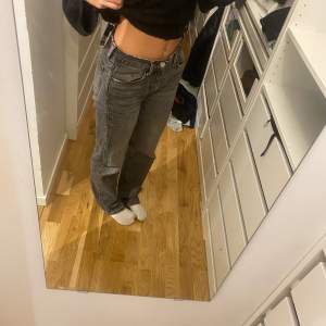 Populära gråa jeans från zara 