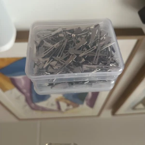 Hårklämmor - Säljer ett stort paket med hårklämmor som är helt oanvända. Perfekt till när man lockar håret eller Papilotter 