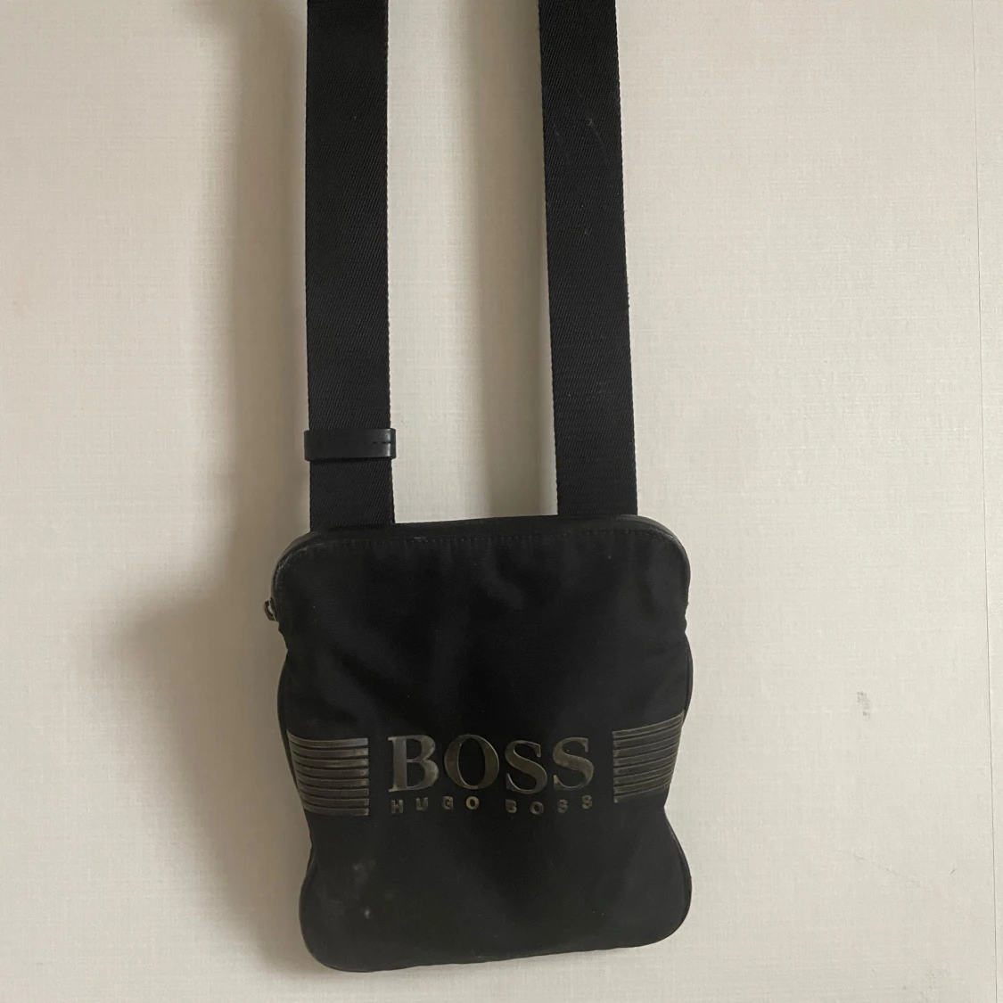 Svart axelväska från Hugo Boss