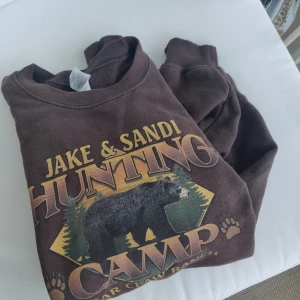 Vintage sweatshirt  - Cool vintage tröja thriftad i Usa. Storlek medium boxy passform. 
