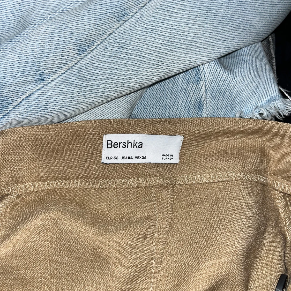 Beige byxor från Bershka - 90