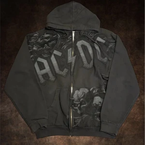 Vintage Liquid Blue Hoodie - Riktigt fet hoodie från Liquid Blue med ett beautiful print🙌💯 Väldigt sällsynt🔥 Kom DM vid fler frågor🙏