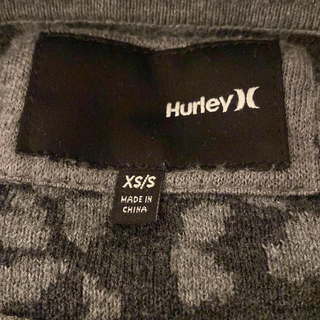 Grå leopardmönstrad tröja från Hurley - 91