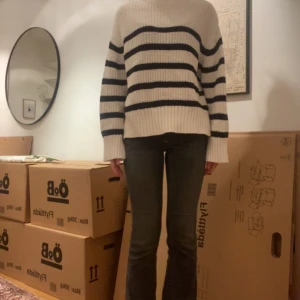 Super snygg randig tröja - Jätte snygg stickad tröja från gina tricot!! Så bra till vintern och är jätte snyggt till allt!!