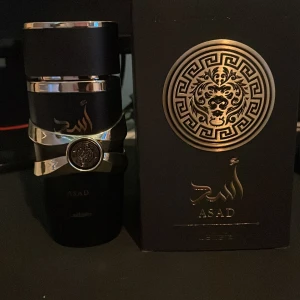 Lattafa asad  - Säljer min lattafa asad man kan inte se hur mycket som är kvar men det är garanterat mer än hälften om inte full 