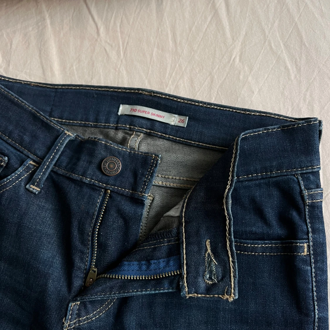 Mörkblå jeans från Levi's - 90