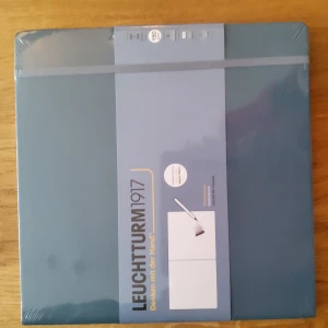 Oanvänd sketchbook  - Helt oöppnat skissblock med papper att rita på. Säljer pga redan har en skissbok