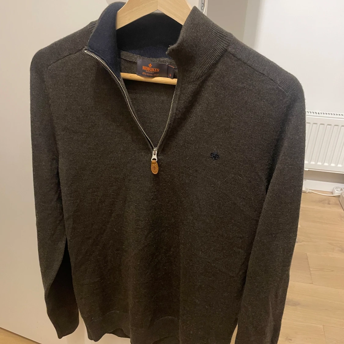 Brun tröja med dragkedja från Morris - 90