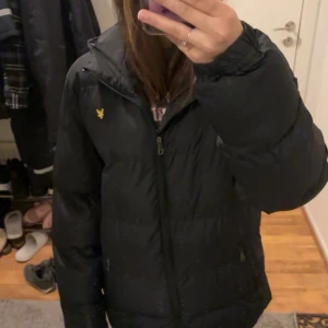 Lyle and scott - Säljer min vinterjacka då den är för stor för mig💗