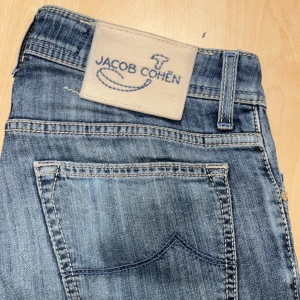 Jacob Cohen Jeans Type 688 - Jacob Cohen Jeans | Skick 9/10 (Använda men inte slitna) | Size - 30/31 | Nypris - ca 4500kr | Fraktar via PostNord eller InstaBox på köparens bekostnad | Hör av er vid frågor eller funderingar // Restock