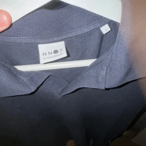 Nn07 piké storlek S - Bra skick marinblå storlek S