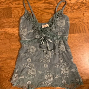 Turkos topp - Turkost linne från mais il est ou le soleil 🙌🏻🙌🏻 Så fina detaljer och najs mjukt material🫶skriv vid frågor 