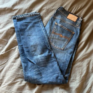 Nudie Jeans - Säljer dessa nudie jeansen i modellen  Grim Tim. Färgen är Rainy Compact i storleken w33/l32 kontakta vid frågor och funderingar😊