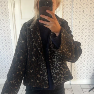 Cool leopard jacka - Jättefin leopard jacka perfekt till hösten!🐆