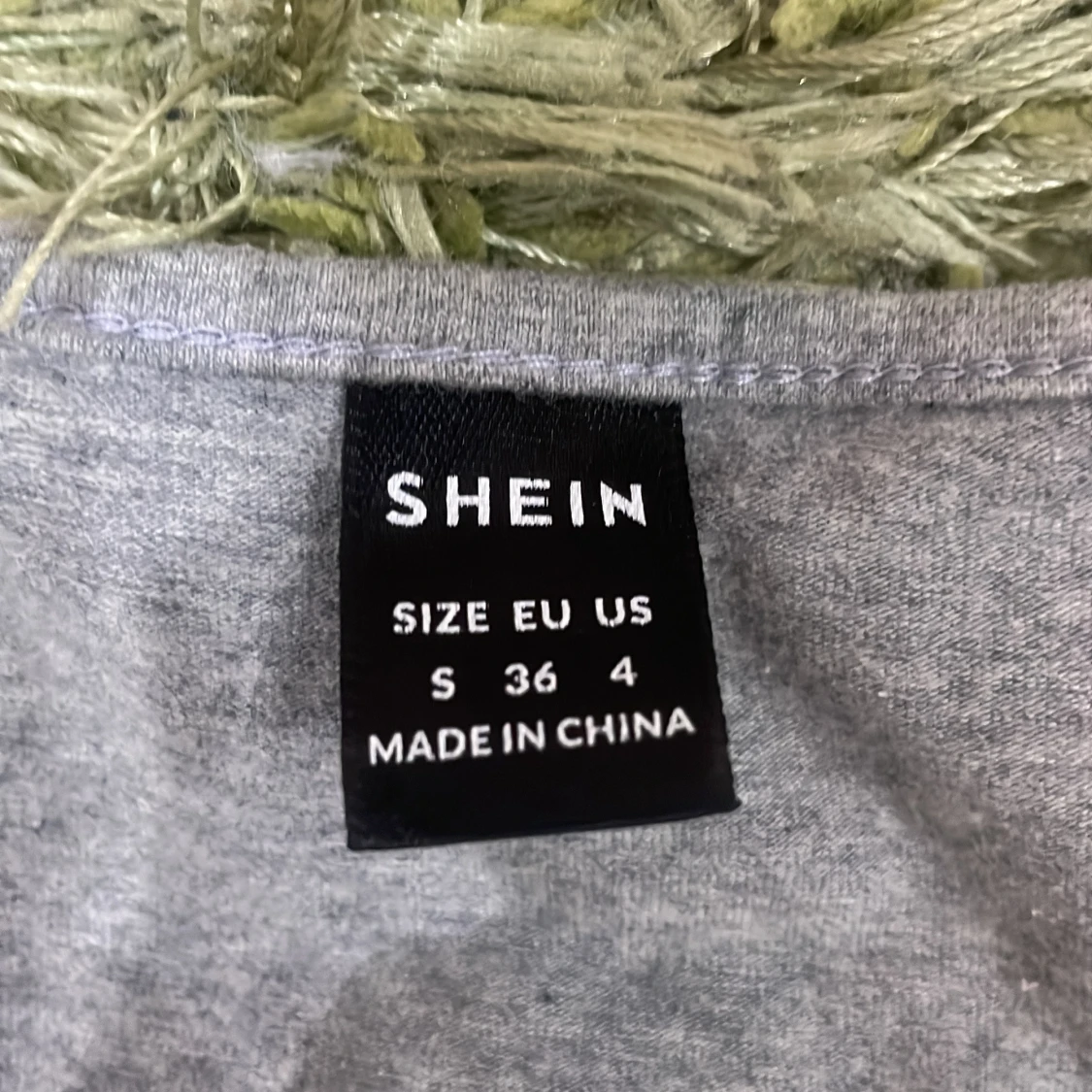 Grå croppad topp från Shein - 91