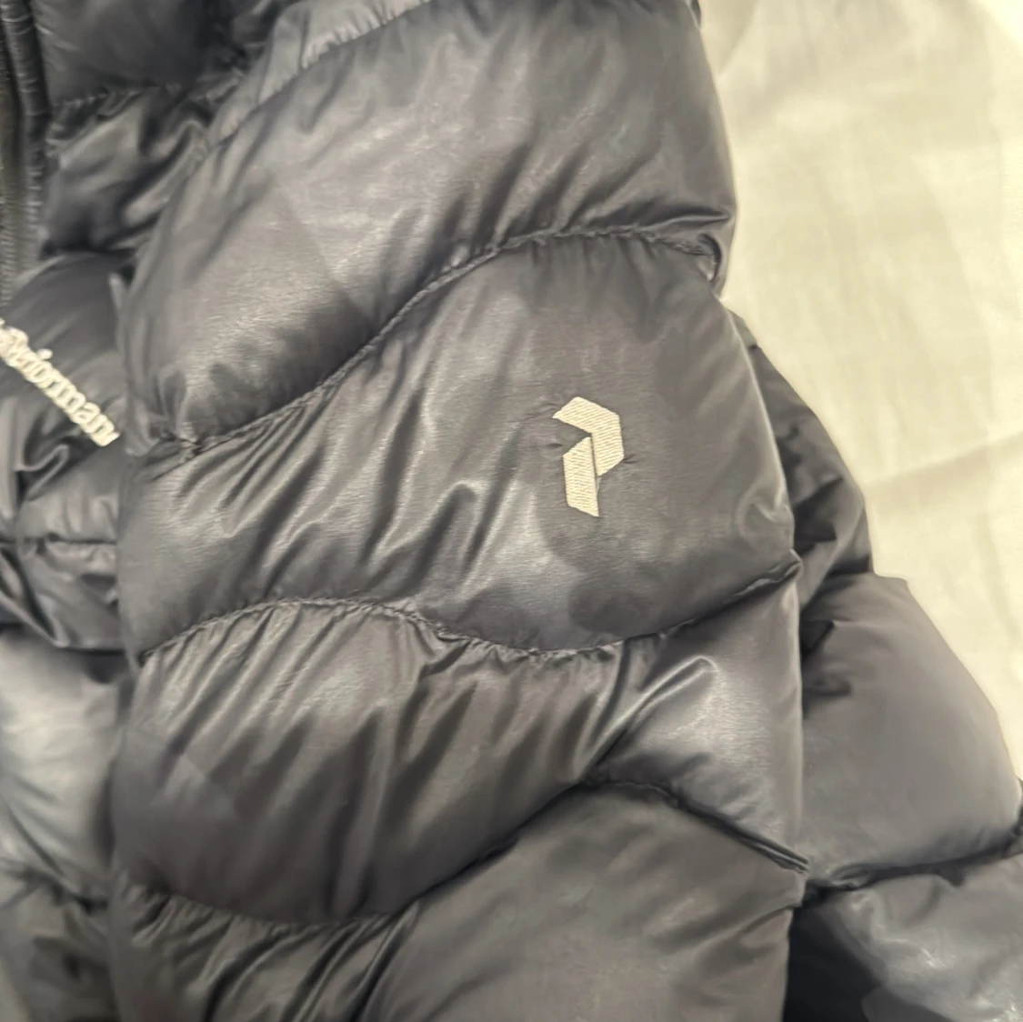 Svart dunjacka från Peak Performance - 91