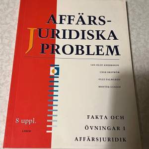 Säljer boken 'Affärsjuridiska problem' av Jan-Olof Andersson m.fl., 8:e upplagan. Perfekt för grundläggande kurser i affärsjuridik. Innehåller fakta och övningar för att träna juridisk problemlösning. Boken är i bra skick och kommer från ett djur- och rökfritt hem. Säljs för 50