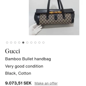 Gucci Bamboo väska  - Säljer en Gucci bamboo väska, vet ej om den är äkta då jag inte har fått den kollad. Enligt min mamma som fick den är den det, men jag vågar inte lova något, har den allt som en äkta ska ha och det är en vintage😍vill byta mot isalbel marant skor 39